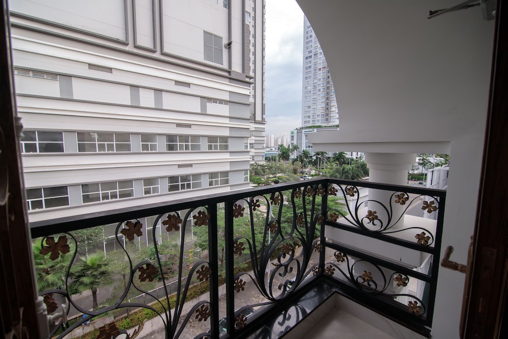 bin bin hotel 8 near sunrise city