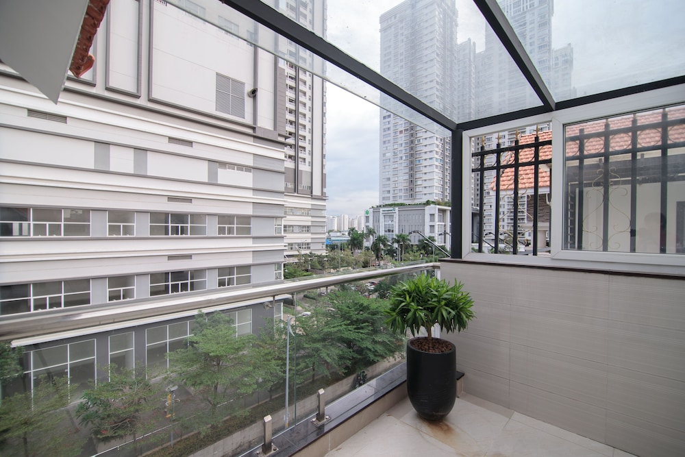 bin bin hotel 8 near sunrise city