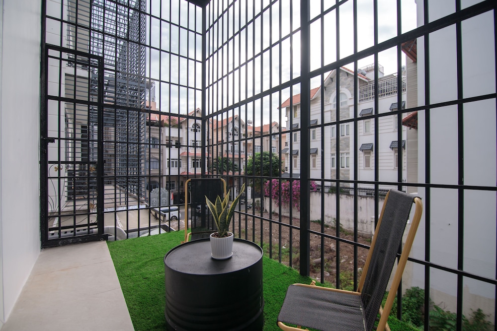 bin bin hotel 8 near sunrise city