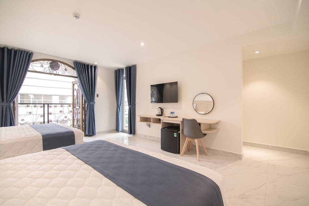 bin bin hotel 8 near sunrise city