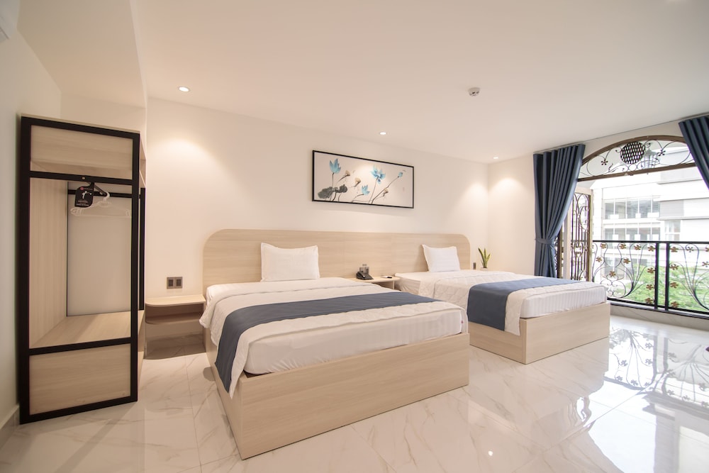 bin bin hotel 8 near sunrise city