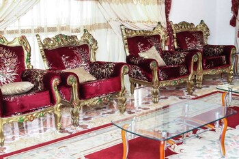 gity royale suites
