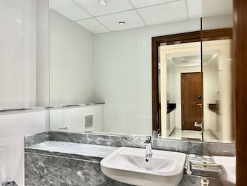 stunning 1bedroom with balcony in harboor city