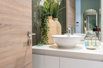 stunning 1bedroom with balcony in harboor city