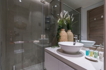 stunning 1bedroom with balcony in harboor city