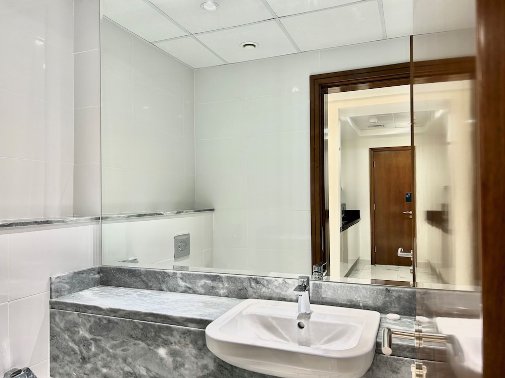 stunning 1bedroom with balcony in harboor city