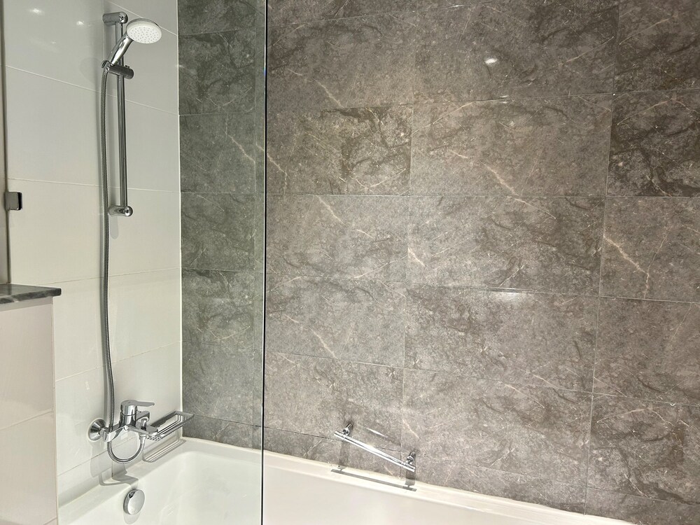 stunning 1bedroom with balcony in harboor city