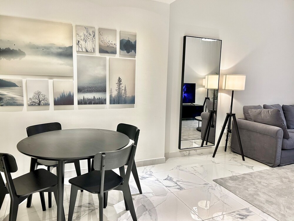 stunning 1bedroom with balcony in harboor city