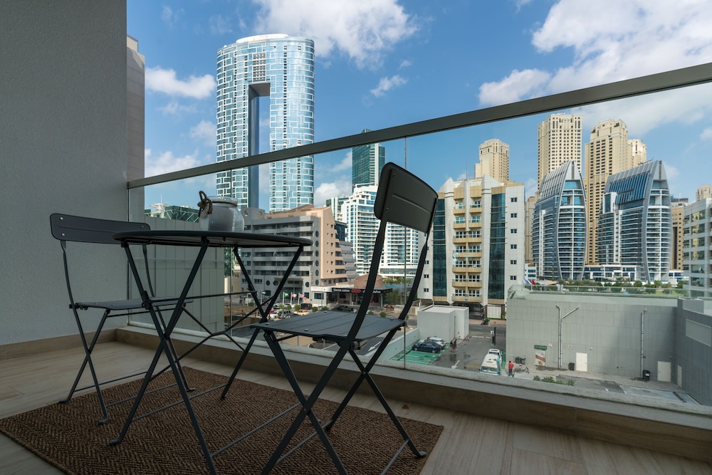 stunning 1bedroom with balcony in harboor city