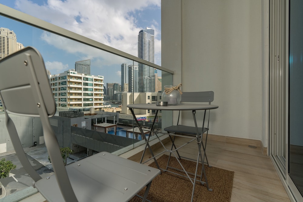 stunning 1bedroom with balcony in harboor city