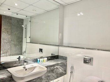 stunning 1bedroom with balcony in harboor city