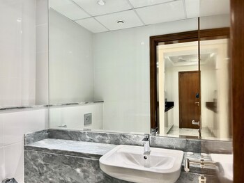 stunning 1bedroom with balcony in harboor city