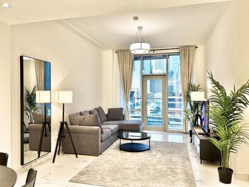 stunning 1bedroom with balcony in harboor city