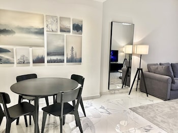 stunning 1bedroom with balcony in harboor city