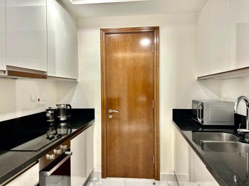 stunning 1bedroom with balcony in harboor city