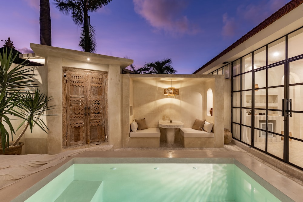 luxe and unique honeymoon bocami suites 2 by azure