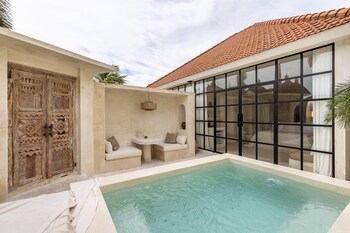 luxe and unique honeymoon bocami suites 2 by azure