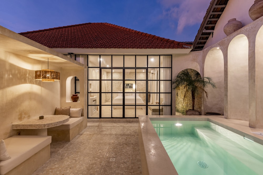 luxe and unique honeymoon bocami suites 2 by azure