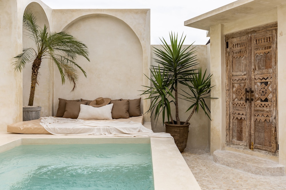 luxe and unique honeymoon bocami suites 2 by azure