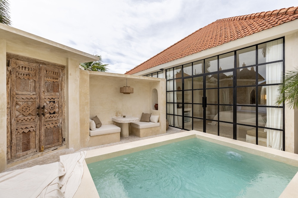 luxe and unique honeymoon bocami suites 2 by azure