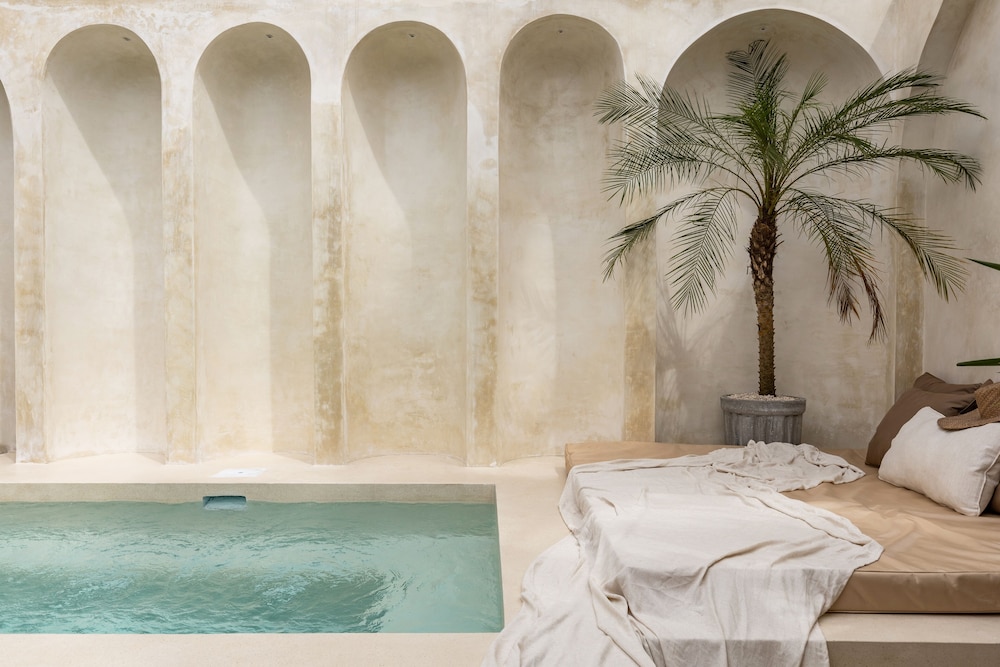 luxe and unique honeymoon bocami suites 2 by azure