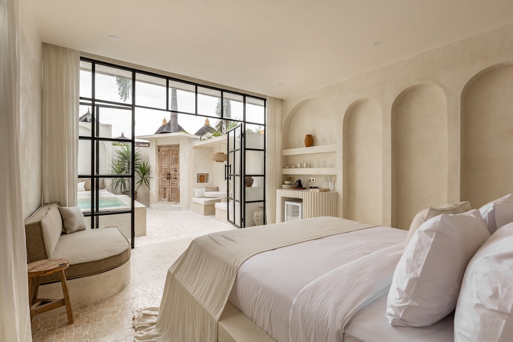 luxe and unique honeymoon bocami suites 2 by azure