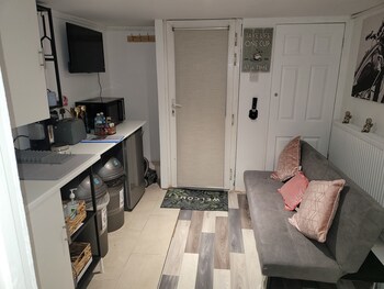 hidden treasure 2 beds sleeps 3 gillingham