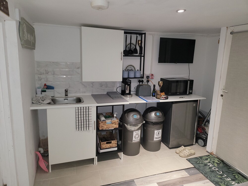 hidden treasure 2 beds sleeps 3 gillingham