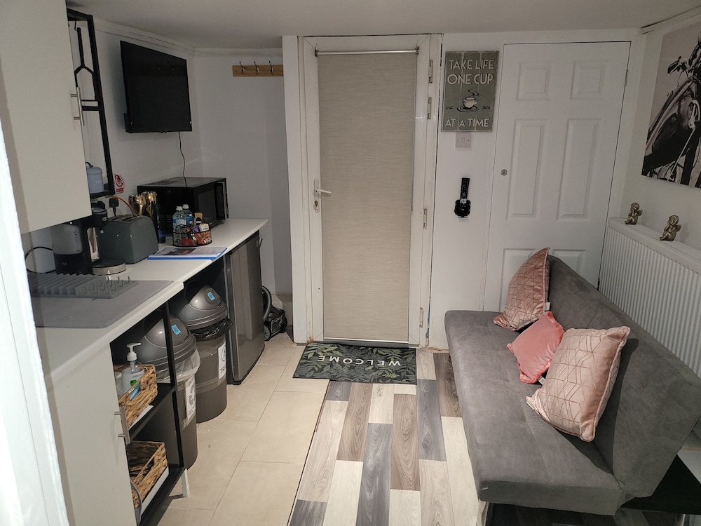 hidden treasure 2 beds sleeps 3 gillingham