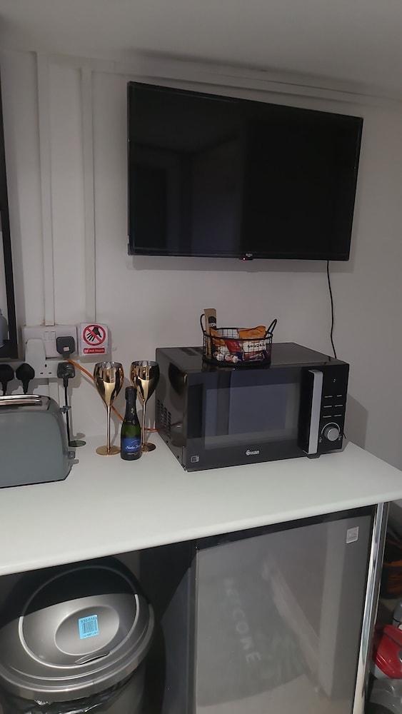 hidden treasure 2 beds sleeps 3 gillingham