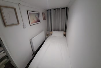 hidden treasure 2 beds sleeps 3 gillingham