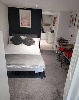 hidden treasure 2 beds sleeps 3 gillingham