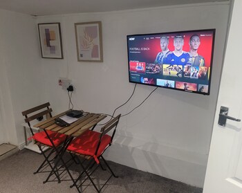 hidden treasure 2 beds sleeps 3 gillingham