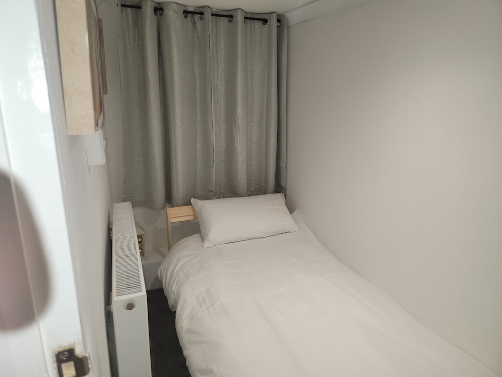 hidden treasure 2 beds sleeps 3 gillingham