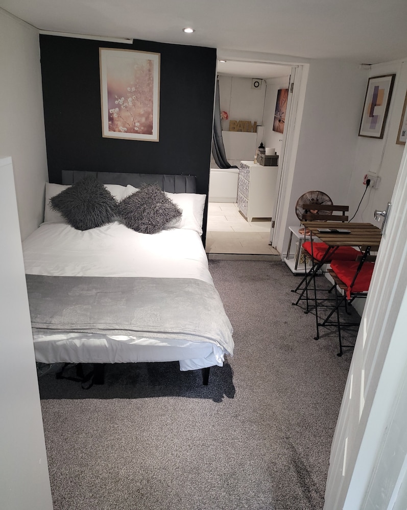 hidden treasure 2 beds sleeps 3 gillingham
