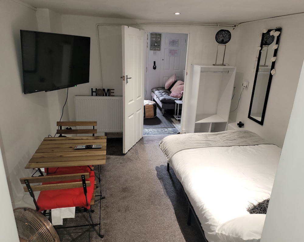 hidden treasure 2 beds sleeps 3 gillingham
