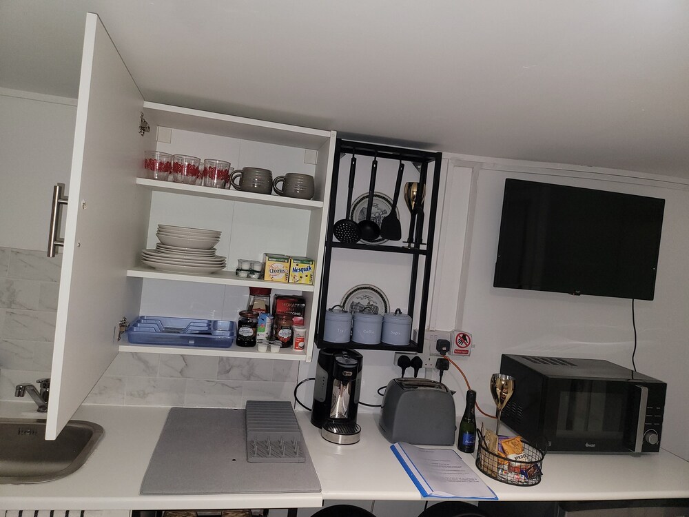 hidden treasure 2 beds sleeps 3 gillingham
