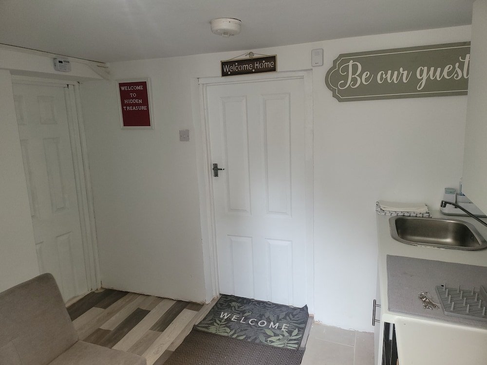 hidden treasure 2 beds sleeps 3 gillingham