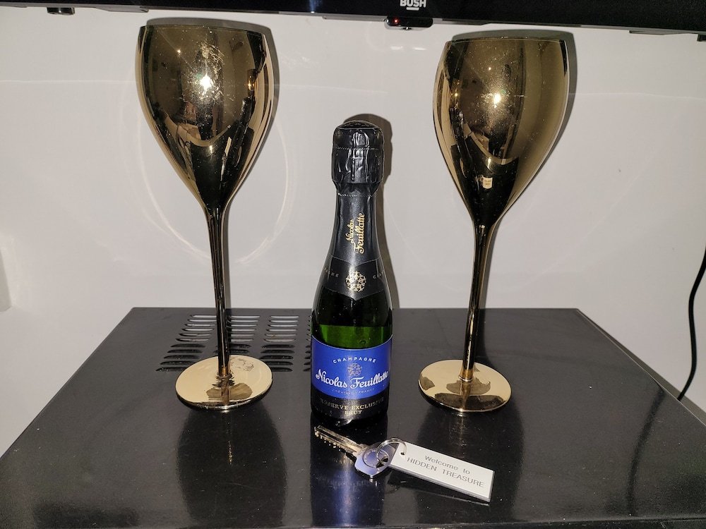 hidden treasure 2 beds sleeps 3 gillingham