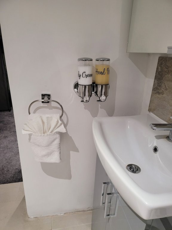 hidden treasure 2 beds sleeps 3 gillingham