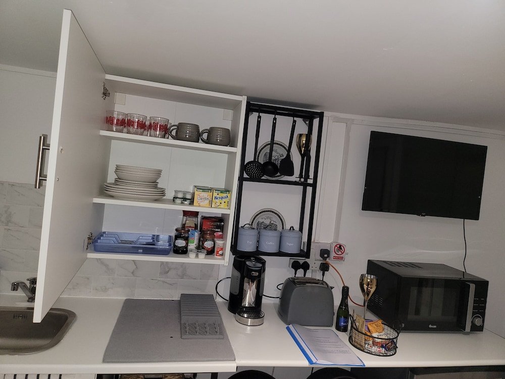 hidden treasure 2 beds sleeps 3 gillingham