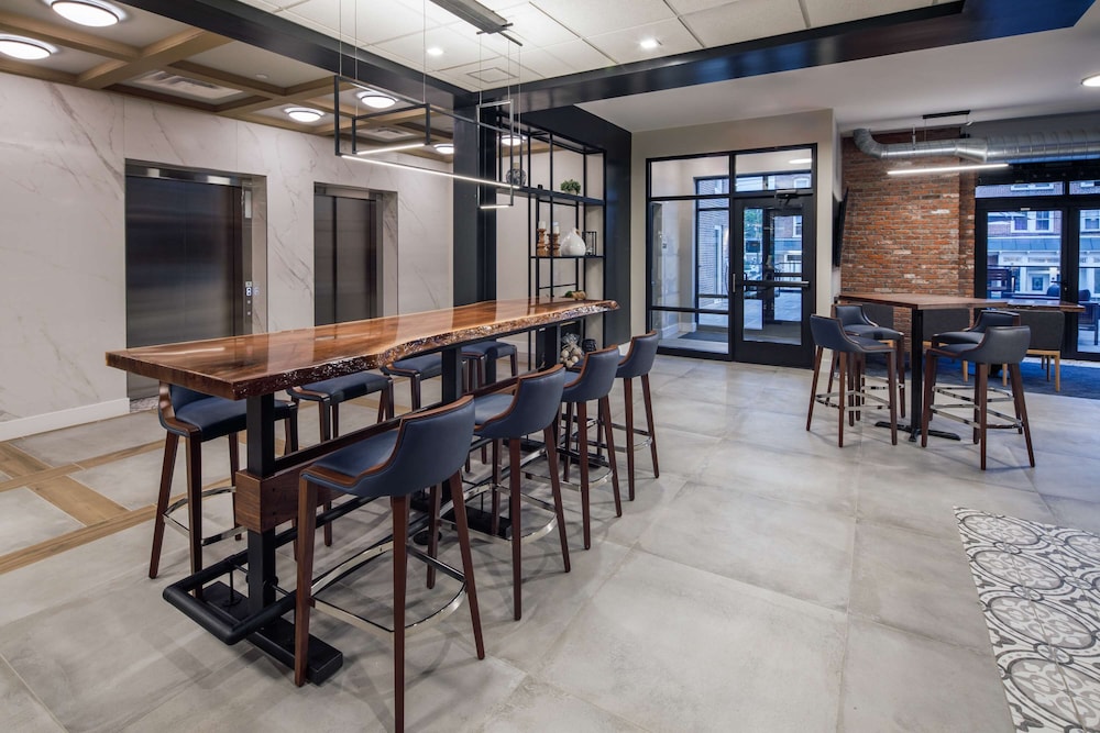 hyatt place newark main street