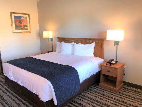navajoland inn