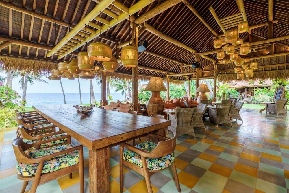 louka beach bali