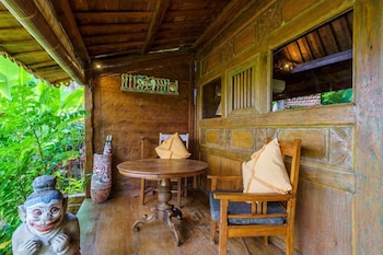 louka beach bali