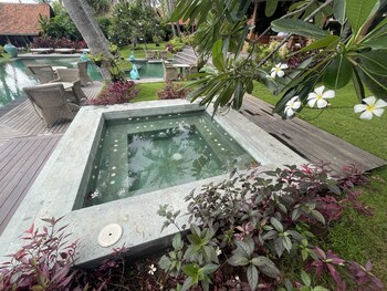 louka beach bali