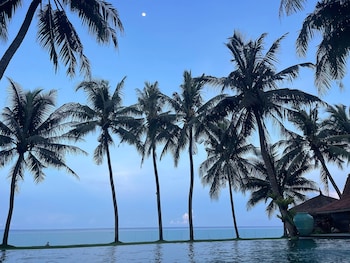 louka beach bali