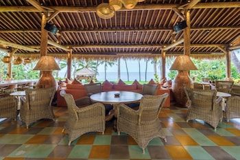 louka beach bali