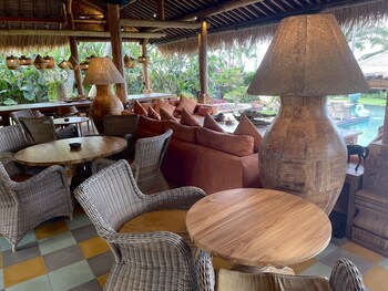 louka beach bali