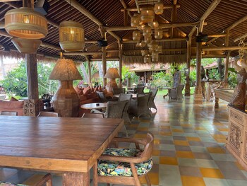 louka beach bali